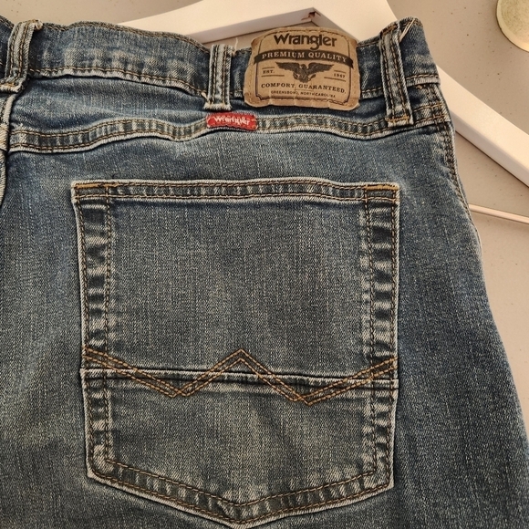 Wrangler Athletic Fit Jeans Mens,  sz 36 - Picture 3 of 7